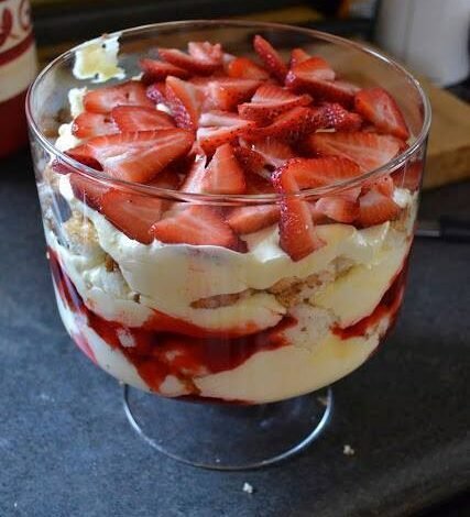 Weight Watchers Friendly Strawberry Shortcake Trifle!!!