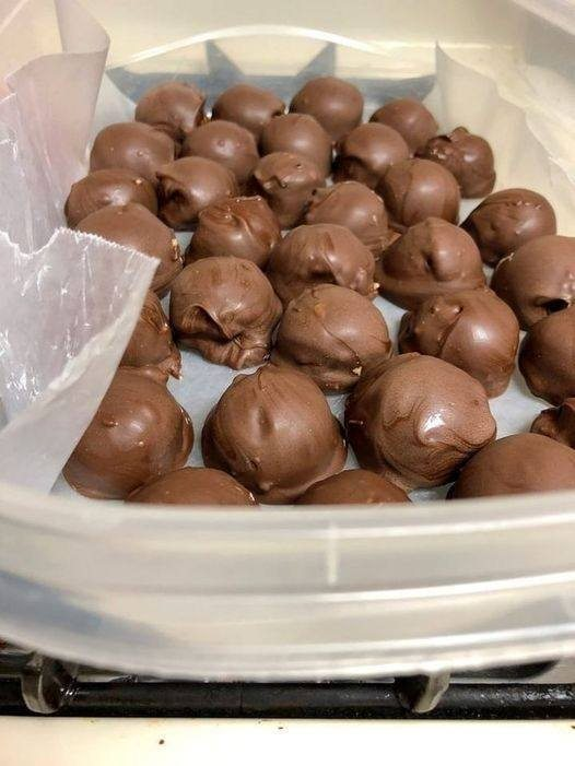 Three Ingredient No Bake Chocolate Peanut Butter Balls