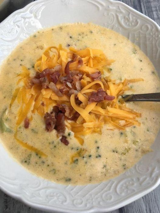 Keto Broccoli & Cheese Soup
