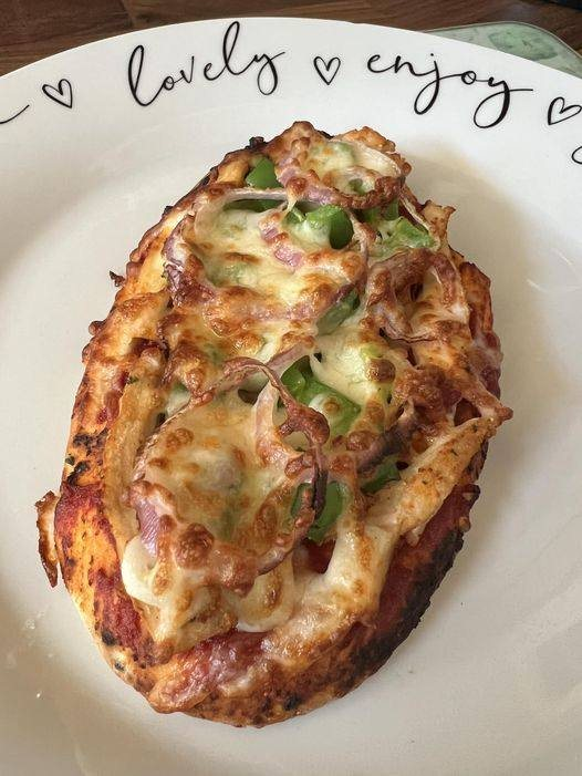 Naan bread Pizza cooked in Air Fryer!