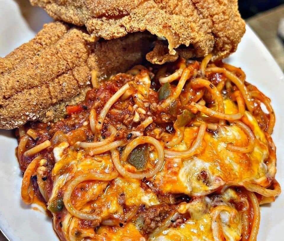 Fried fish and spaghetti 😋😋