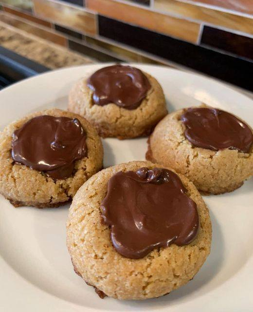 peanut butter blossom cookies