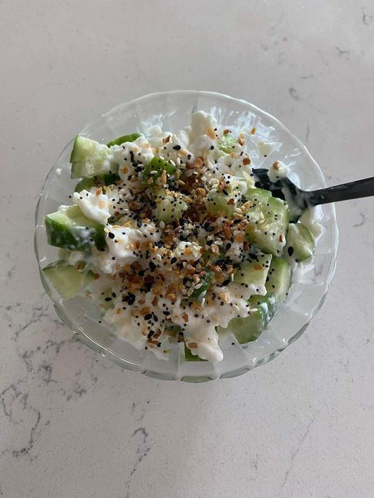 Cottage cheese with cucumbers