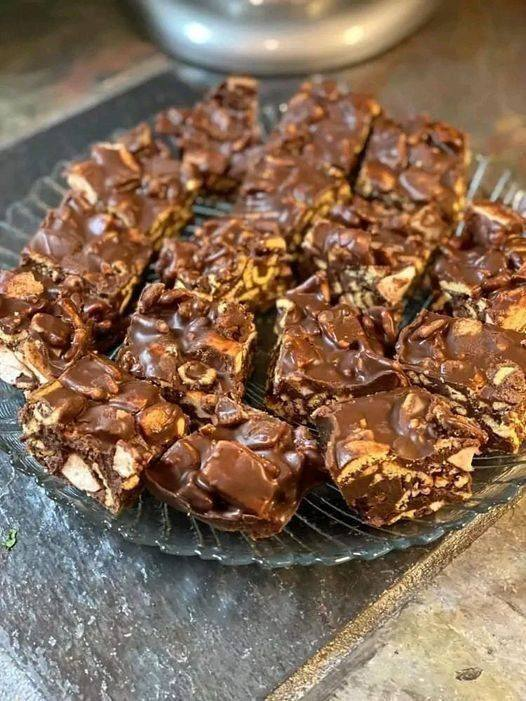 Home Made KETO CHOCOLATE CRUNCH BARS